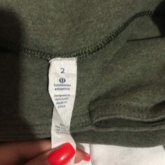 Lululemon crops - Picture 2 of 4